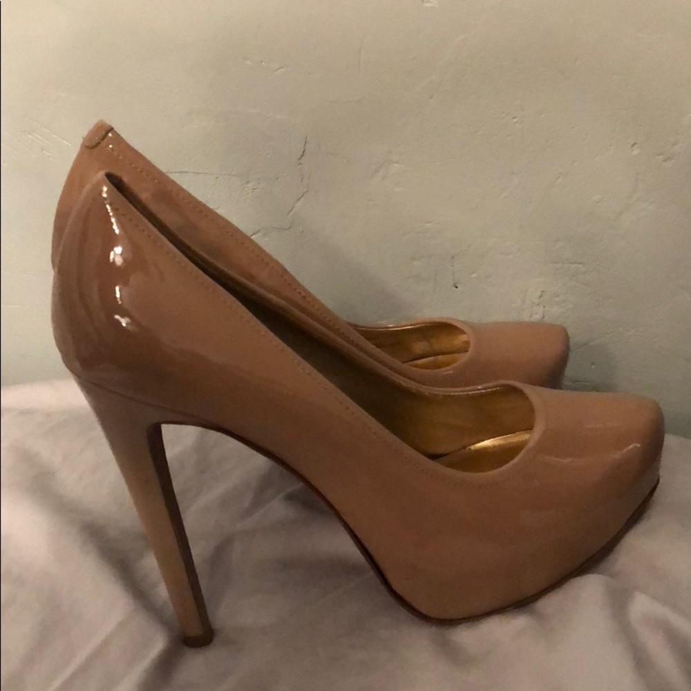 Jessica Simpson stilettos
